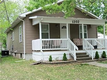 2nd image of 1202 Green St