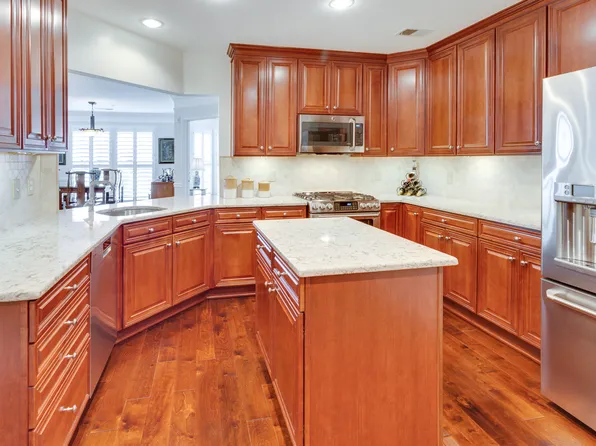 2905 Saintsbury Plz APT 112, Fairfax, VA 22031