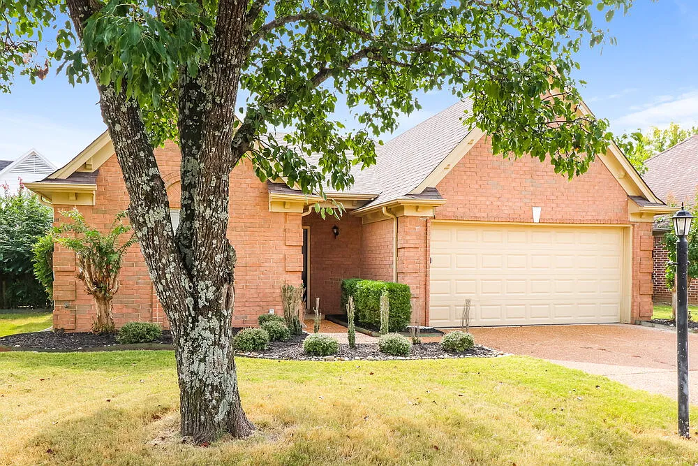 3 bed, 2.0 bath, 1447 sqft, $1,925 — Photo 3