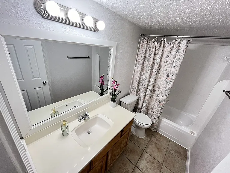 Le Montreaux Apartments — Photo 105