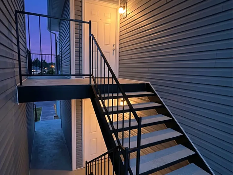 Avondale III Apartments — Photo 13