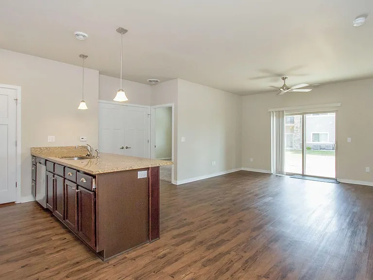 Suncrest — Photo 3