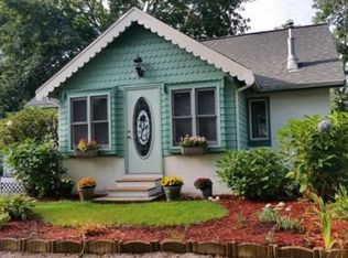 36 Fearing St, Buzzards Bay, MA 02532