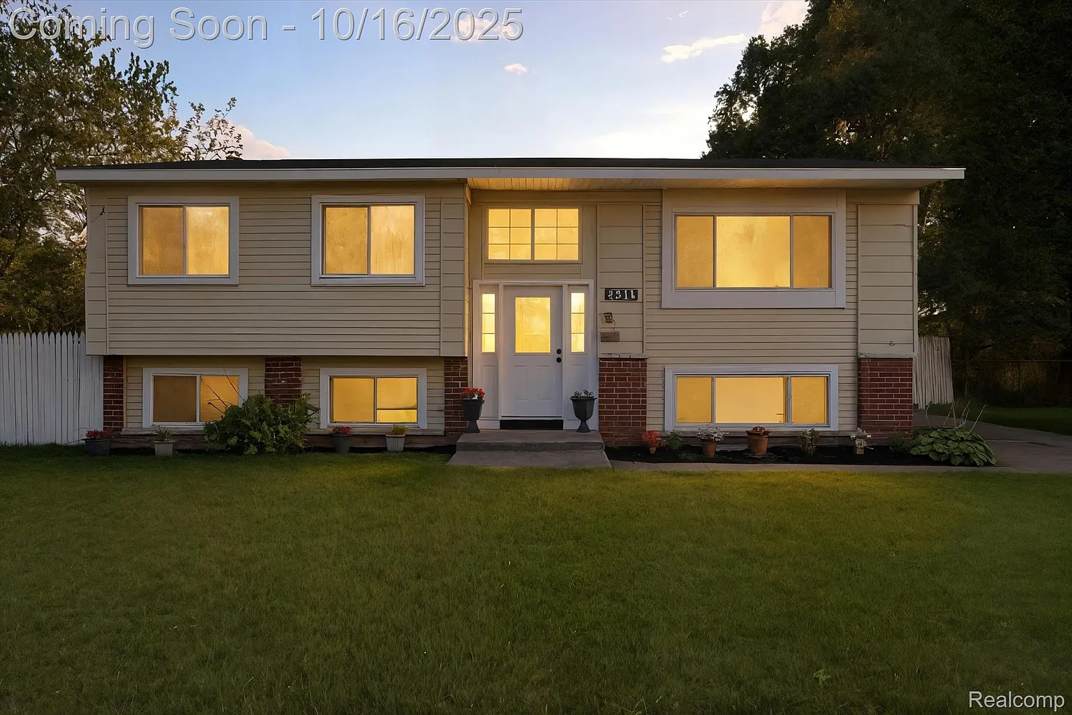 1815 Heatherridge St photo 1