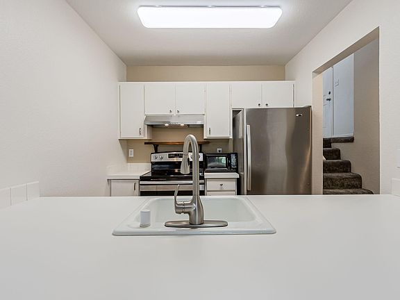 4th image of 810 Pike St NE APT E8