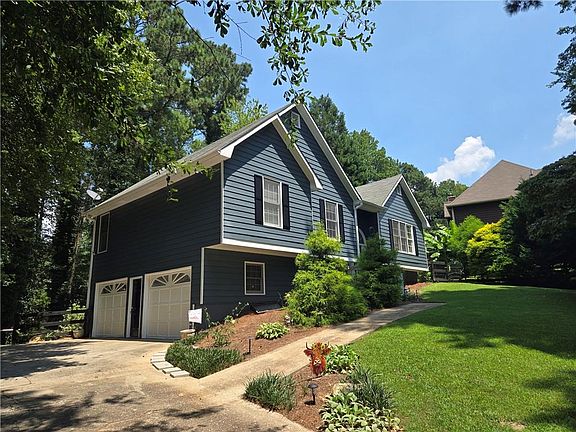 5th image of 102 Thomas Dr