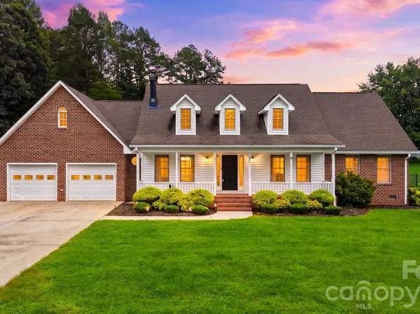 920 Barrington Dr NE, Lenoir, NC 28645