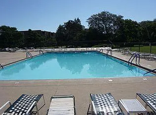 1 bed, 1000 sqft, $1,700 — Photo 2