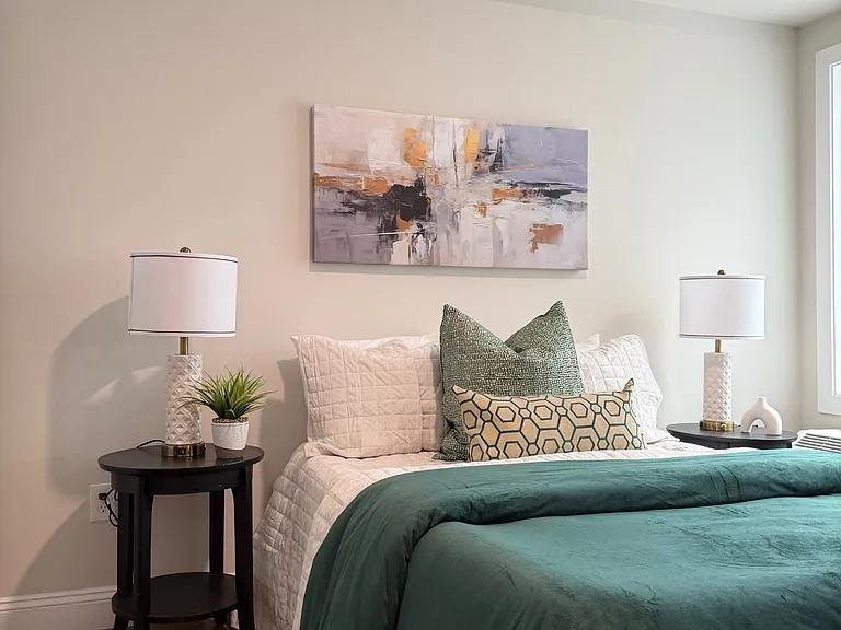 Lakeview Apartments — Photo 9