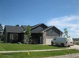 406 Emma Dr, Hartford, SD 57033