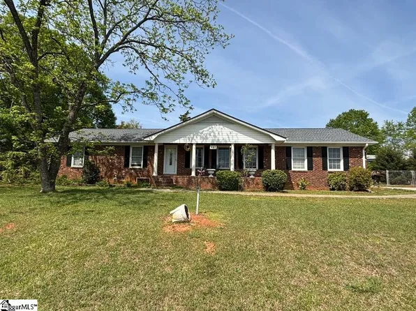 927 Cardinal Dr, Easley, SC 29642