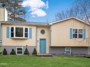 179 Westfall Dr, Dingmans Ferry, PA 18328