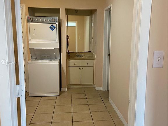 5th image of 15024 Royal Palm Ln #15024