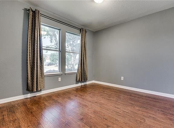 3rd image of 2441 Graystone Dr