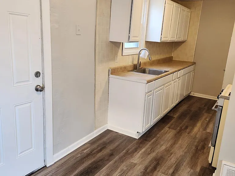 22370 Tracy Ave — Photo 6