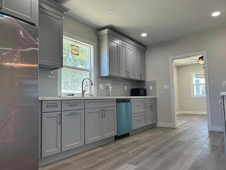 180 N Airport Way — Photo 11