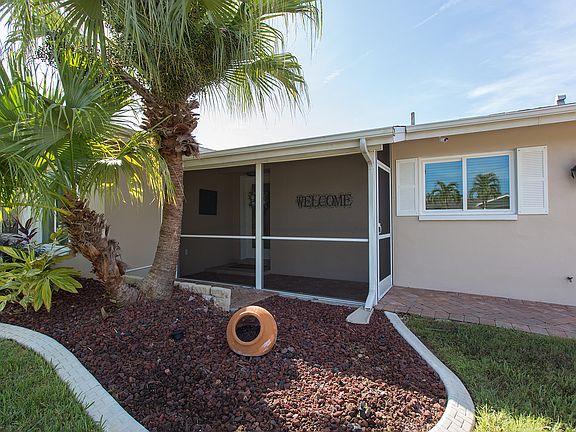 3rd image of 118 SW 52nd St