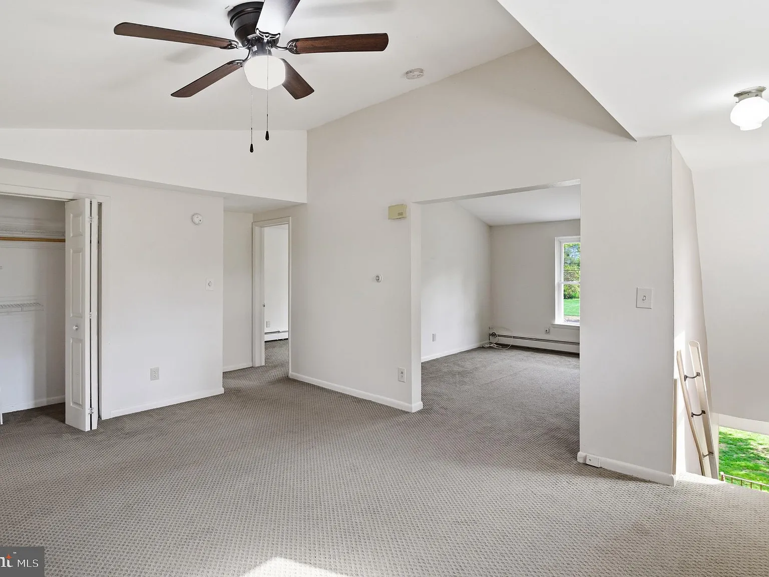 2 bed, 1.0 bath, 2002 sqft, $1,700 — Photo 4