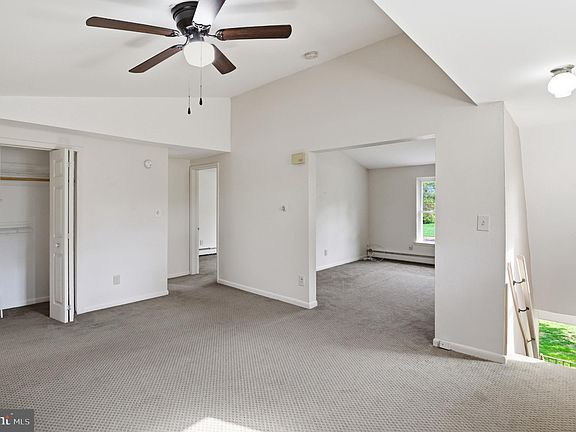 4th image of 1130 E Park Ave APT B