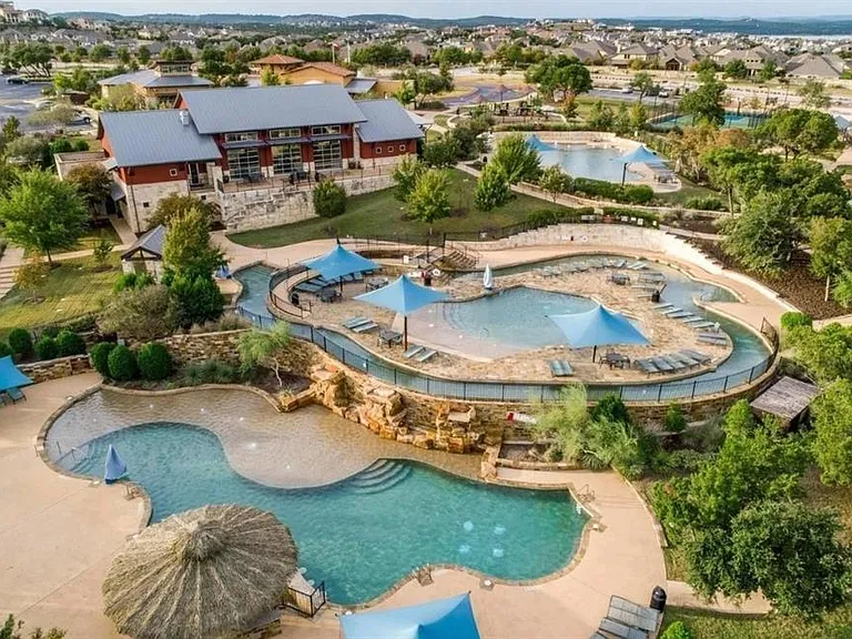 110 Pennybacker Ln — Photo 23