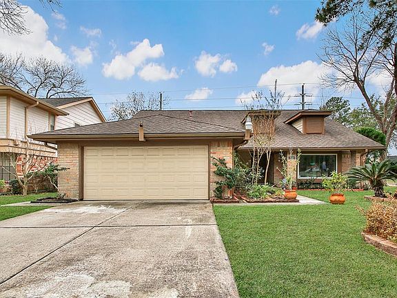 Beautiful Curb Appeal!