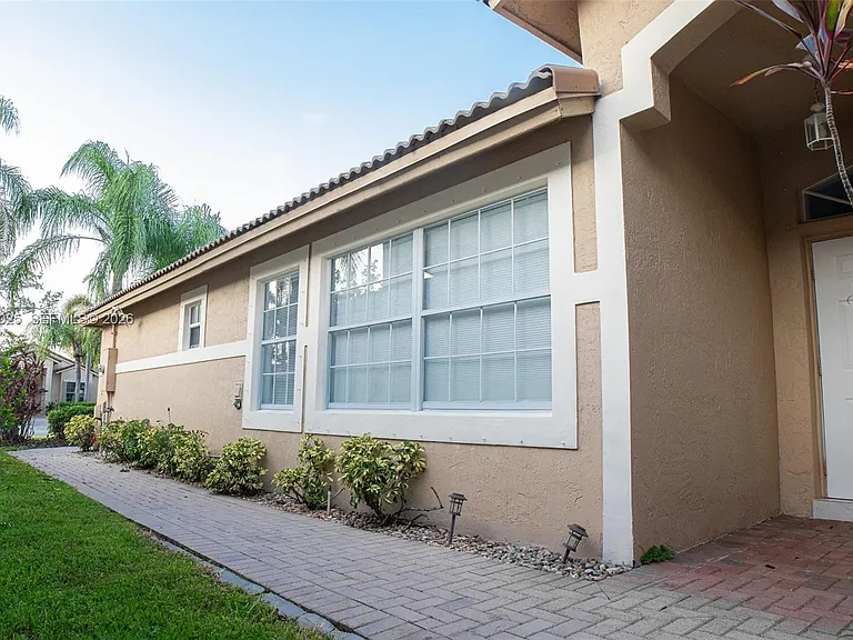 16410 Sapphire Bnd — Photo 5