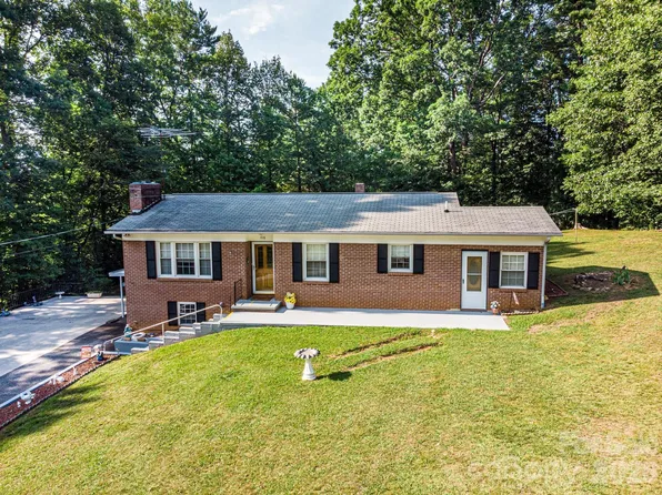119 SE Foothill Dr, Lenoir, NC 28645