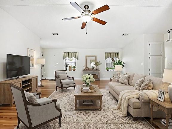 4th image of 324 CYPRESS RUN COURT