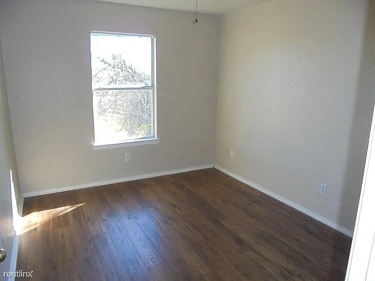 1710 Benttree Dr #B — Photo 10