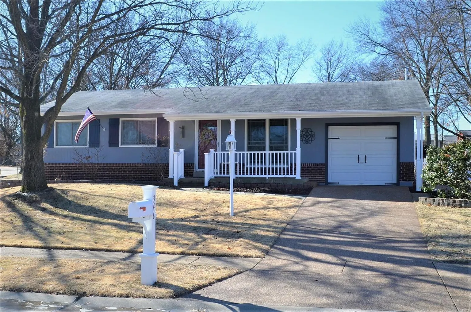 346 Rockview Dr photo 1
