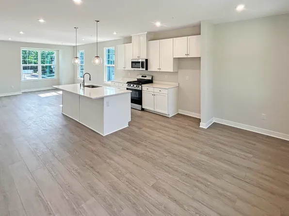 1 Pelham Ln, Bayville, NJ 08721