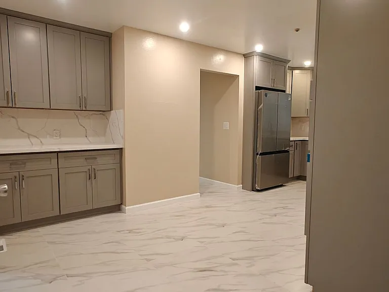 714 Liverpool Way — Photo 7