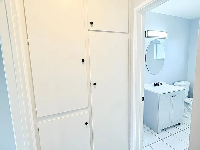 Cazador Court Apartments — Photo 13