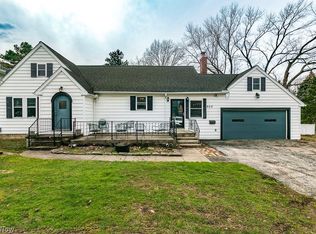 952 Lander Rd, Highland Heights, OH 44143