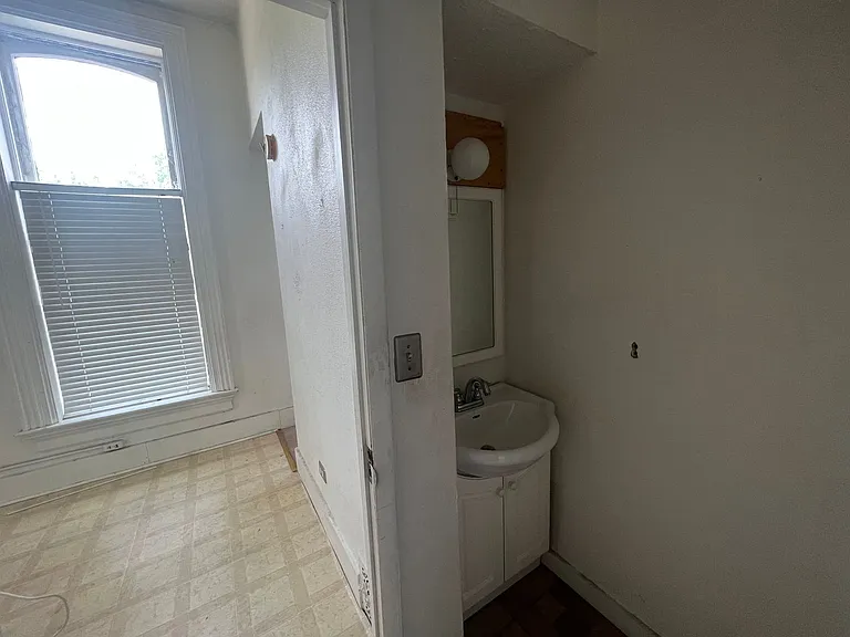 824 N 10th St — Photo 10