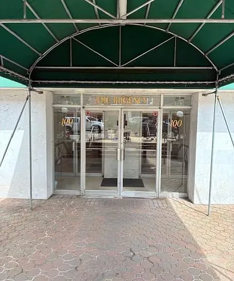 100 Lincoln Ave — Photo 4
