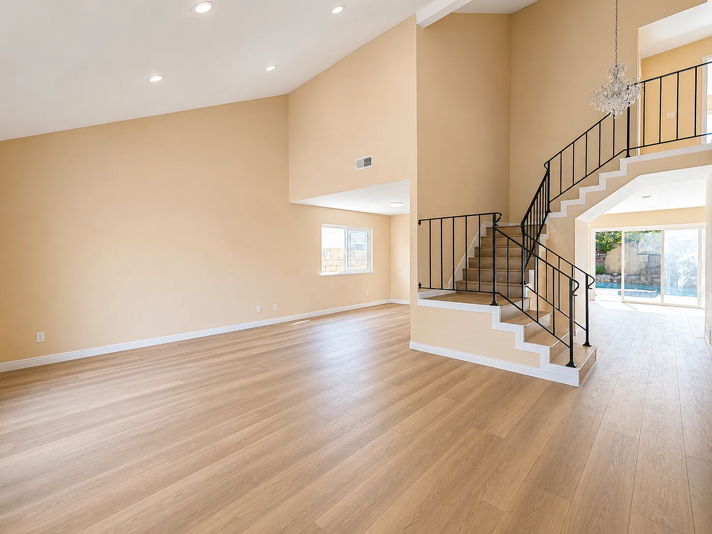 5 bed, 2521 sqft, $5,100 — Photo 3
