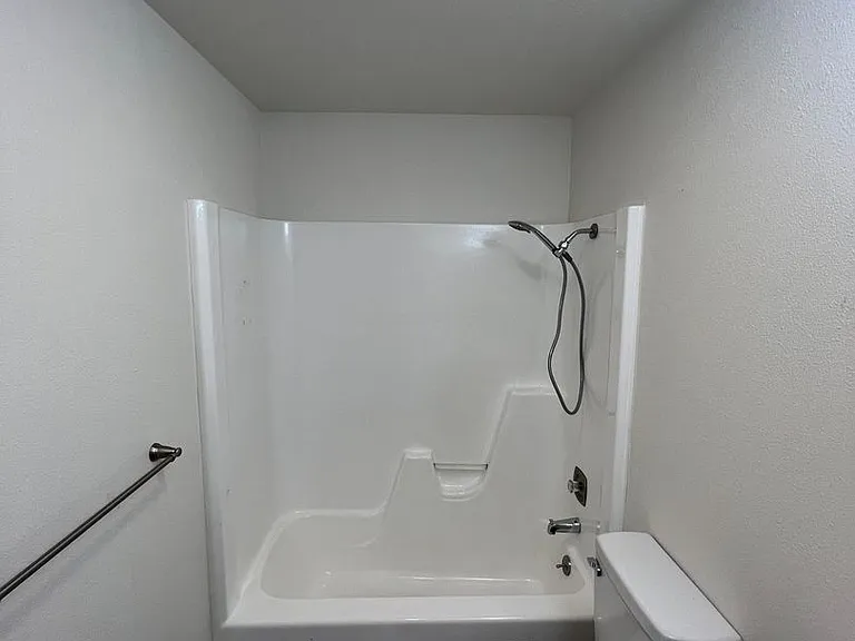3648 SE 108th Ave — Photo 7