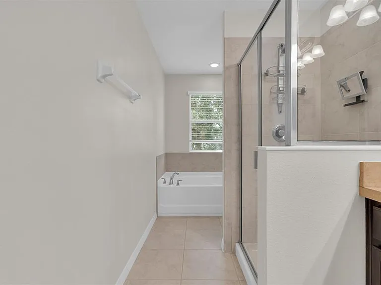 1041 Laurel Ridge Ln — Photo 14