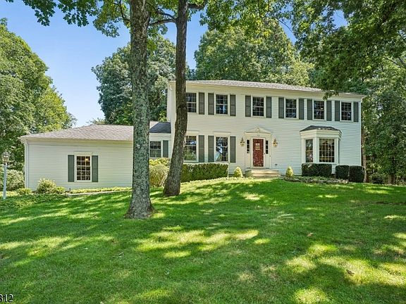 2nd image of 12 Eagle Nest Ln