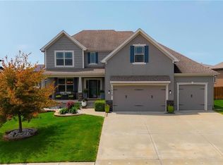 1513 SW Whistle Dr, Lees Summit, MO 64082