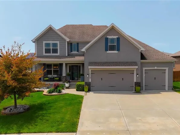 1513 SW Whistle Dr, Lees Summit, MO 64082