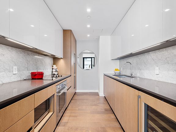 4th image of 302 E 96th St #1203