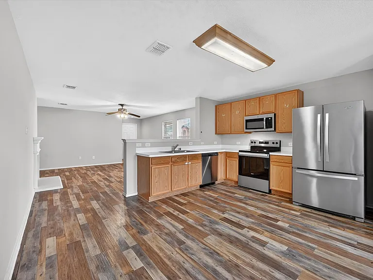 1201 Lambert Dr — Photo 8