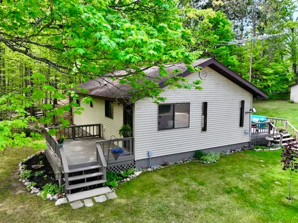 3606 Southview, Johannesburg, MI 49751