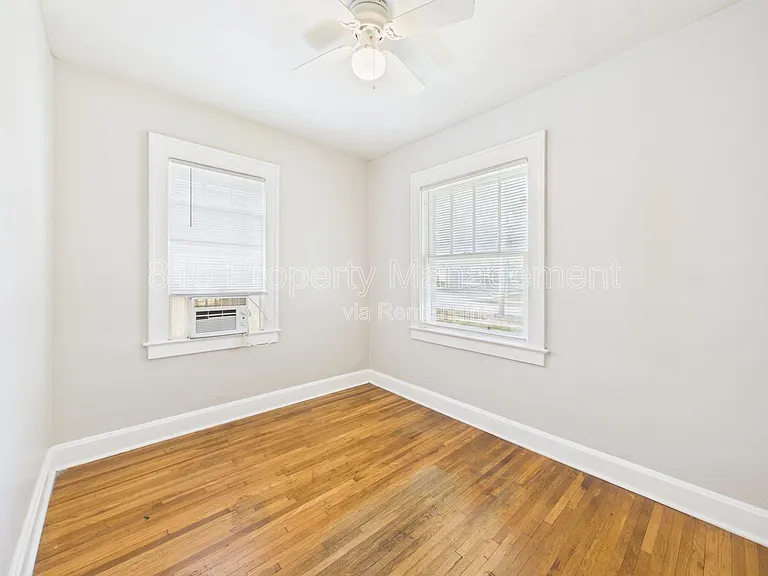 2205 E 59th St — Photo 15