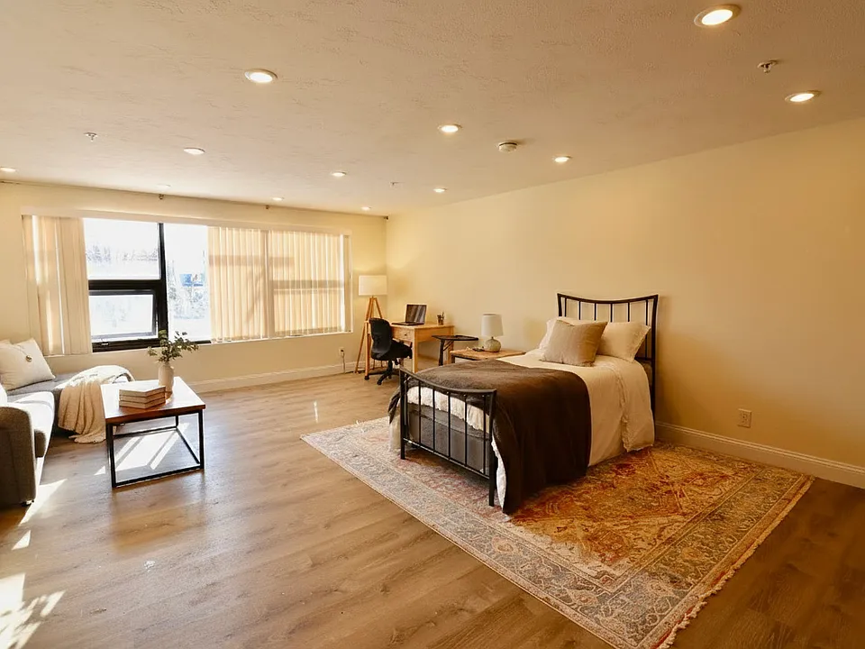 1028 Commonwealth Ave #215