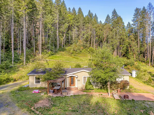 1907 Lake Shore Dr, Selma, OR 97538