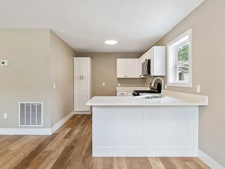 204 N Van Dorn St — Photo 9