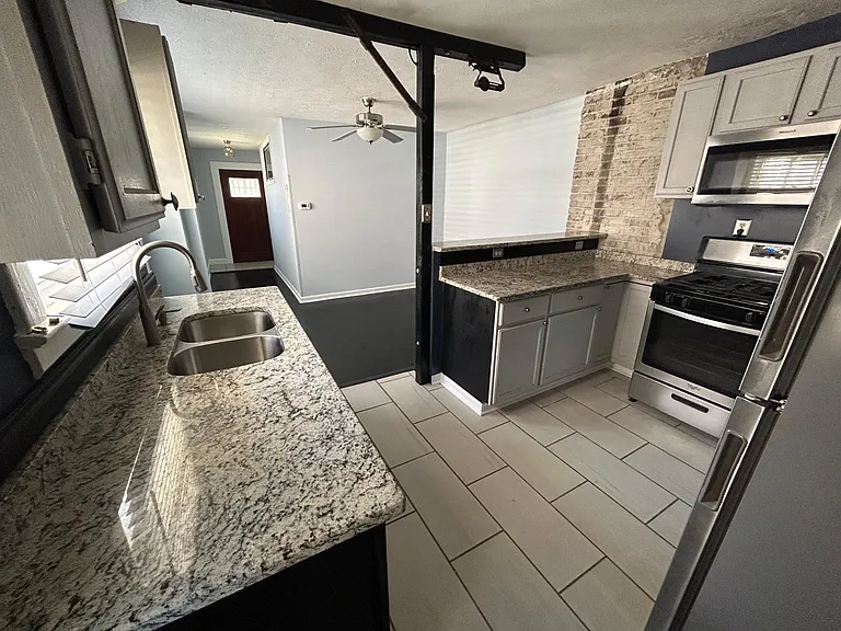 1404 Montcalm St #1404 — Photo 6